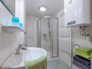Kúpeľňa v ubytovaní Holiday Home Weissmann by Interhome