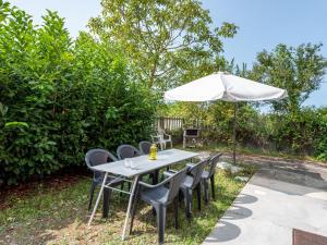 Vonkajšia záhrada v ubytovaní Holiday Home Pinetina by Interhome