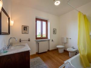 Kúpeľňa v ubytovaní Holiday Home Pinetina by Interhome