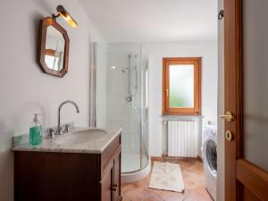Kúpeľňa v ubytovaní Holiday Home Pinetina by Interhome