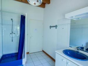 A bathroom at Holiday Home Alexandre - BCA300 by Interhome