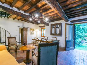 Χώρος καθιστικού στο Holiday Home Podere Piastriccio by Interhome