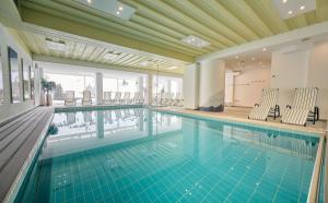 Bazén v ubytování Heart Hotel Aurora nebo v jeho okolí