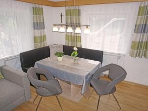 Posezení v ubytování Apartment Walzthöni by Interhome