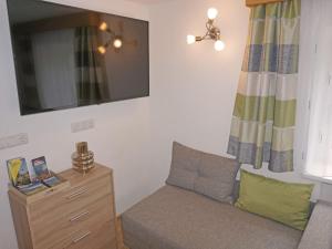 TV a/nebo společenská místnost v ubytování Apartment Walzthöni by Interhome