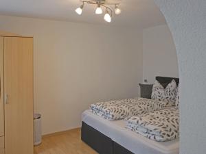 Postel nebo postele na pokoji v ubytování Apartment Walzthöni by Interhome