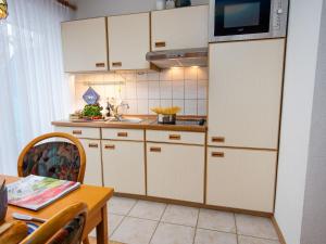 Η κουζίνα ή μικρή κουζίνα στο Apartment Dehne-3 by Interhome