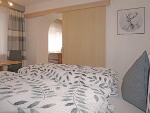 Postel nebo postele na pokoji v ubytování Apartment Walzthöni by Interhome