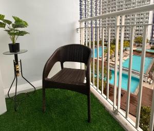 Bazén v ubytování Condo with Balcony at Makati SM Jazz nebo v jeho okolí