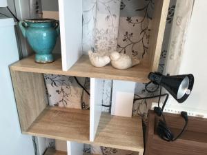 a shelf with a blue vase and other items on it at Meguro-ku - House - Vacation STAY 8878 in Tokyo