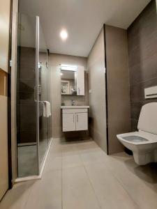 Koupelna v ubytování Luxury Mix Apartments Batumi + 79 fotografií