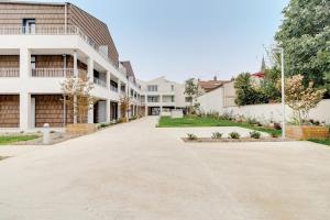an empty driveway in front of a building at OVELIA Toulouse - Les Bastides de Lardenne in Toulouse +7 photos