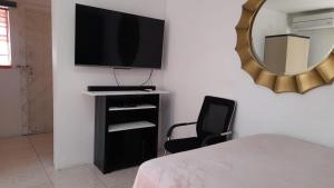 TV at/o entertainment center sa Montego Bay Vacation Apartment - The Best Rate
