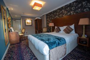 a bedroom with a large bed in a hotel room at The White Lady Wetherspoon in Edinburgh