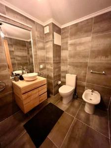 A bathroom at Ribeira DIlhas Beach Apartment