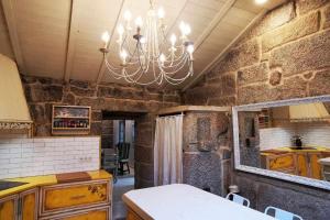 Łóżko lub łóżka w pokoju w obiekcie Cas do Mestre Casa rural con Encanto