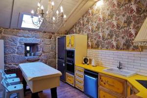 Kuchnia lub aneks kuchenny w obiekcie Cas do Mestre Casa rural con Encanto