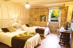 Łóżko lub łóżka w pokoju w obiekcie Cas do Mestre Casa rural con Encanto