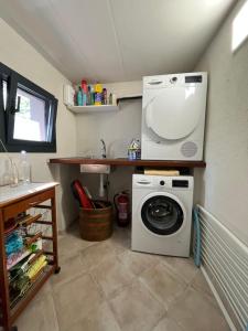 A kitchen or kitchenette at Casa de camp Les Tretes