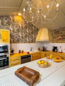 Kuchnia lub aneks kuchenny w obiekcie Cas do Mestre Casa rural con Encanto