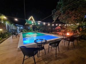 Bazén v ubytování Tinipak Lodge nebo v jeho okolí