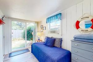 a bedroom with a bed and a window at Captain Rich in Dennis Port