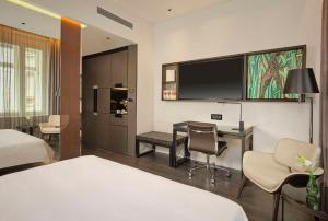 TV a/nebo společenská místnost v ubytování art'otel Zagreb, Powered by Radisson Hotels + 37 fotografií
