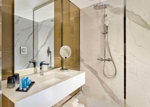 Ein Badezimmer in der Unterkunft art'otel Zagreb, Powered by Radisson Hotels