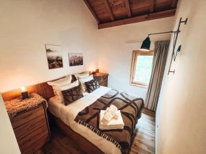 a bedroom with a large bed in a room at La Mélèzine, Cocon détente avec sauna in Le Monêtier-les-Bains