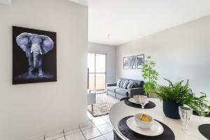 a living room with an elephant painting on the wall at Apartamento Em Santo André 3 Quartos e Garagem | Camilópolis in Santo André