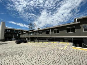 a car parked in a parking lot in front of a building at Hotel Penedo Inn in Penedo
