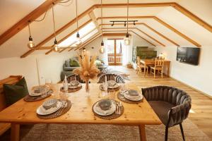 TV a/nebo společenská místnost v ubytování Ferienwohnung Alpseeliebe