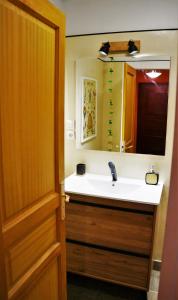 a bathroom with a sink and a mirror at La lanterne in Gap