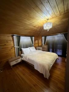 Postel nebo postele na pokoji v ubytování Özel Suit House