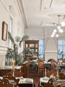 a dining room with tables and chairs in a room at GRANDE HOTEL PARIS by STAY HOTELS in Porto
