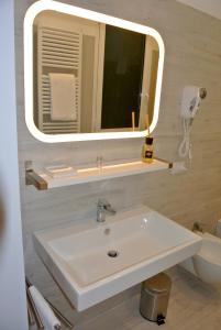 A bathroom at Duomo Inn