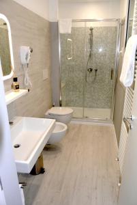 A bathroom at Duomo Inn