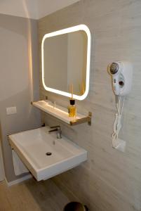 A bathroom at Duomo Inn
