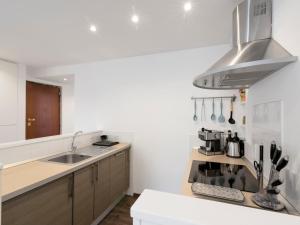 Ett kök eller pentry på Apartment Pratolina by Interhome