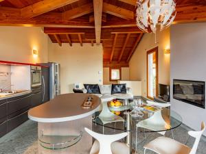 Η κουζίνα ή μικρή κουζίνα στο Apartment Martino by Interhome +28 φωτογραφίες