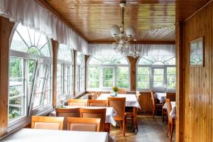 Willa JODŁA Wisła tesisinde bir restoran veya yemek mekanı