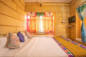 Hotel Classic Jaisalmerにあるベッド
