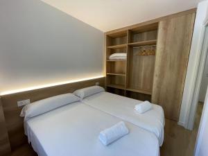 Posteľ alebo postele v izbe v ubytovaní Apartamentos La Solana