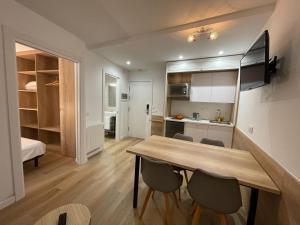 Kuchyňa alebo kuchynka v ubytovaní Apartamentos La Solana