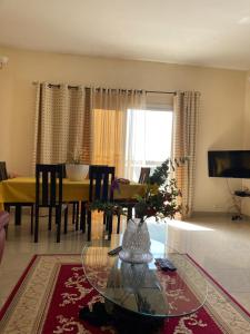 Ruang duduk di Appartement meuble à Mbao