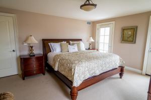 a bedroom with a bed and two lamps and a window at Rawley Resort, Spa & Marina in Port Severn