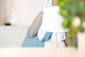 A bed or beds in a room at Oleti Studio Granada
