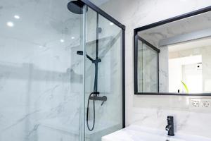 A bathroom at Oleti Studio Granada