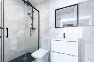A bathroom at Oleti Studio Granada