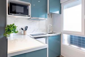 A kitchen or kitchenette at Oleti Studio Granada